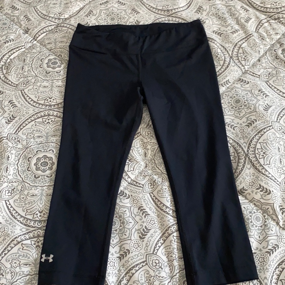 Black Under Armour crop leggings